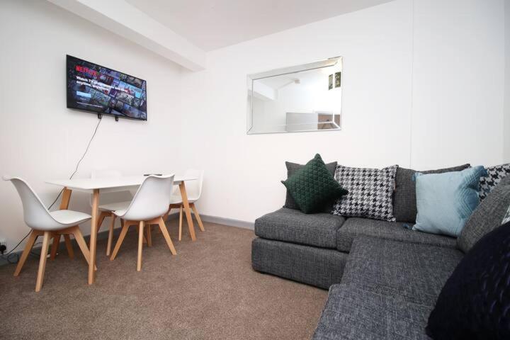 City Centre, Parking, Smart Tv'S In All Rooms Суонзи Екстериор снимка