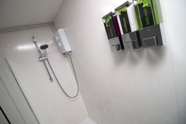 City Centre, Parking, Smart Tv'S In All Rooms Суонзи Екстериор снимка